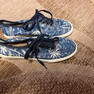 Margaritaville Navy and Cream Palm Sneakers Size 7.5